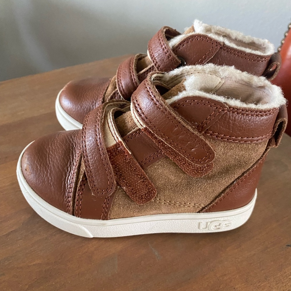 UGG Kids Brown Leather UGG RENNON II chestnut toddler size 7 boot sneaker